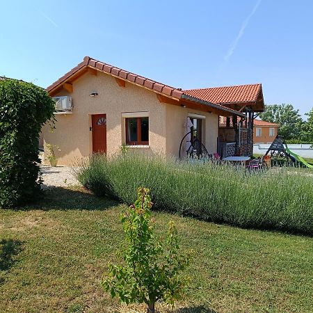 Studio Avec Terrasse Au Calme Jayat Exteriér fotografie
