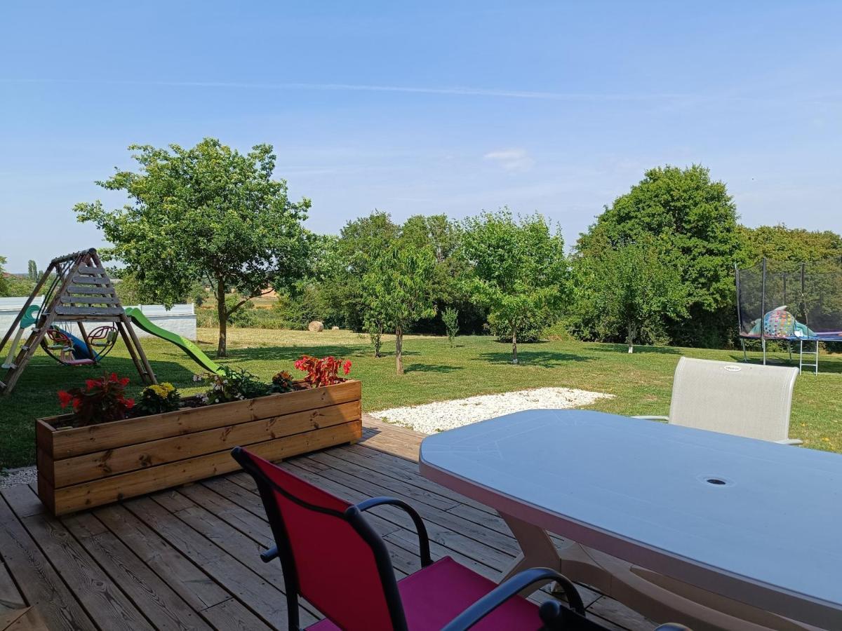 Studio Avec Terrasse Au Calme Jayat Exteriér fotografie